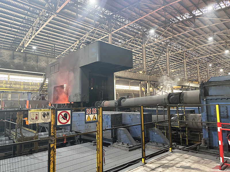 用齿式主轴更换精轧机的万向轴